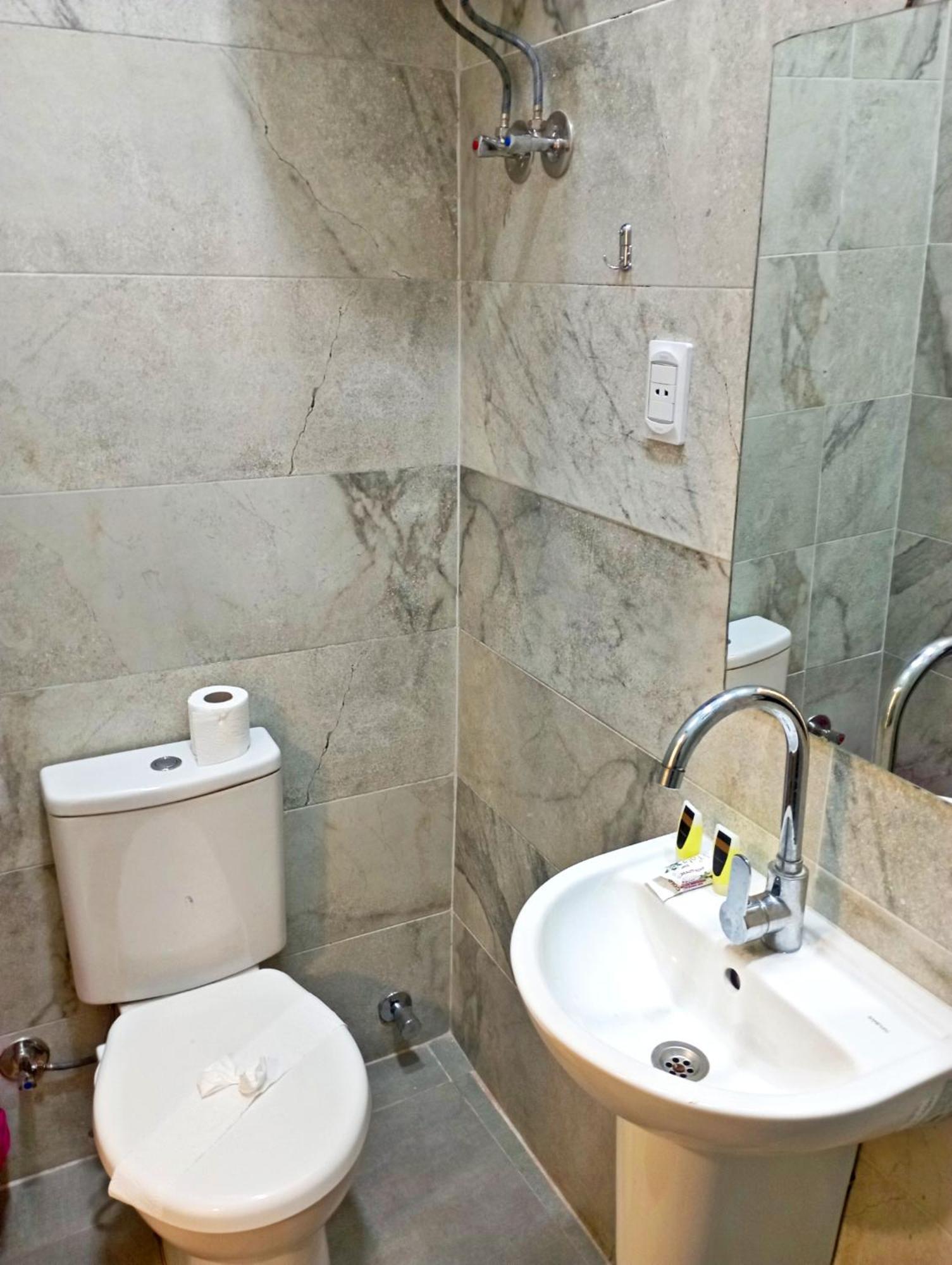 Hostel Crown Plaza *