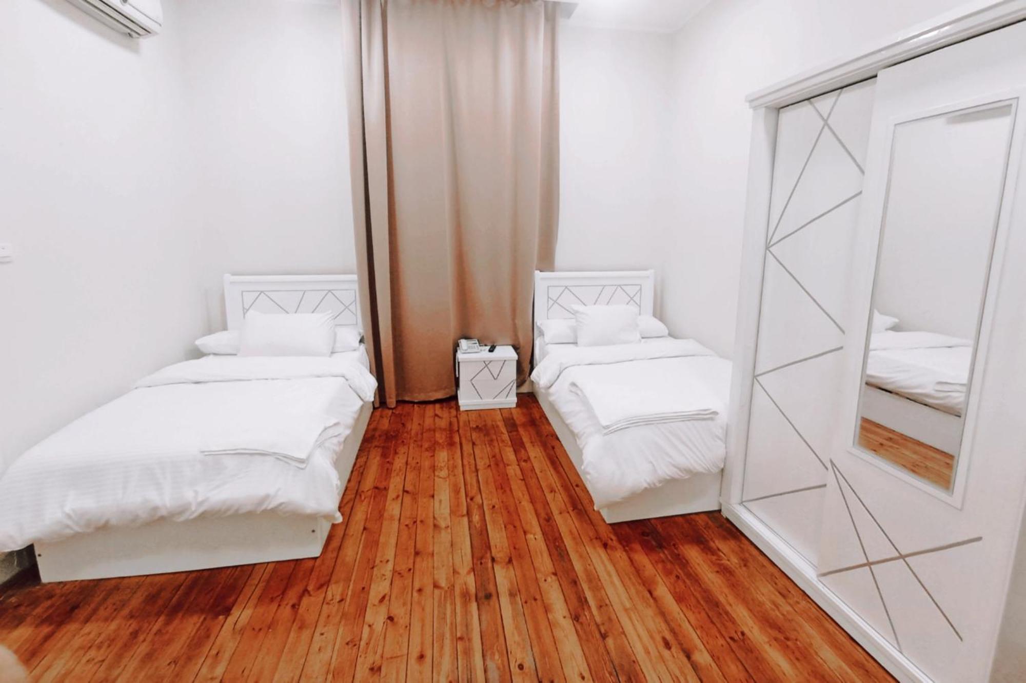 Crown Plaza Hostel *