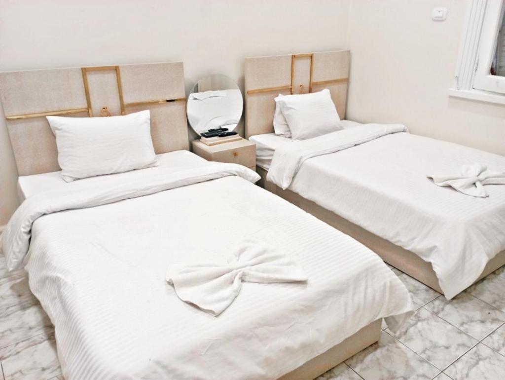 Hostel Crown Plaza