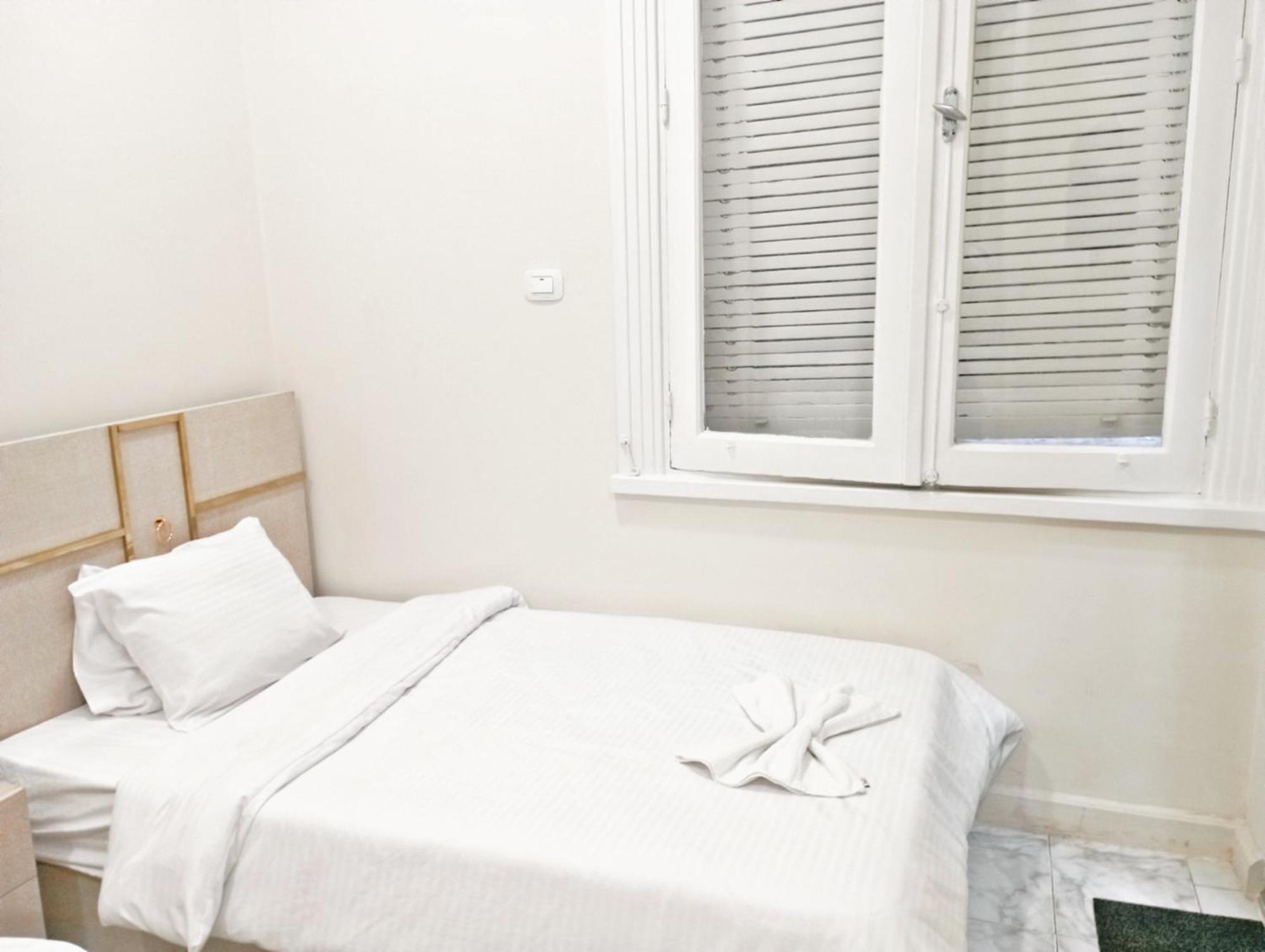 Hostel Crown Plaza *